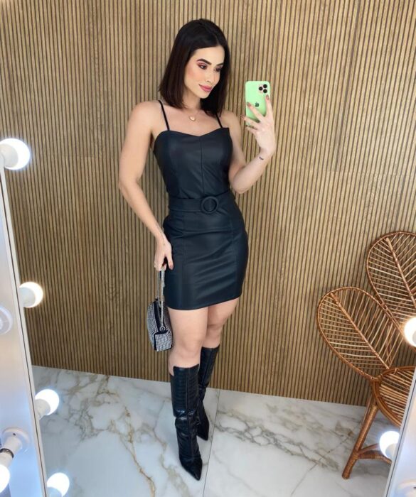 Vestido Curto com Bojo Couro Eco com Cinto Preto - Fernanda Ramos Store