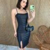 fernandaramosstore com br vestido curto com bojo couro eco com fenda preto 1