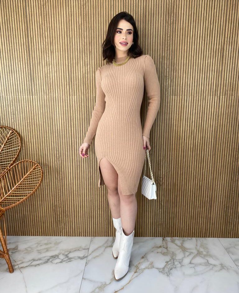 Vestido Curto Manga Longa Tricot com Fenda Lívia Bege - Fernanda Ramos Store