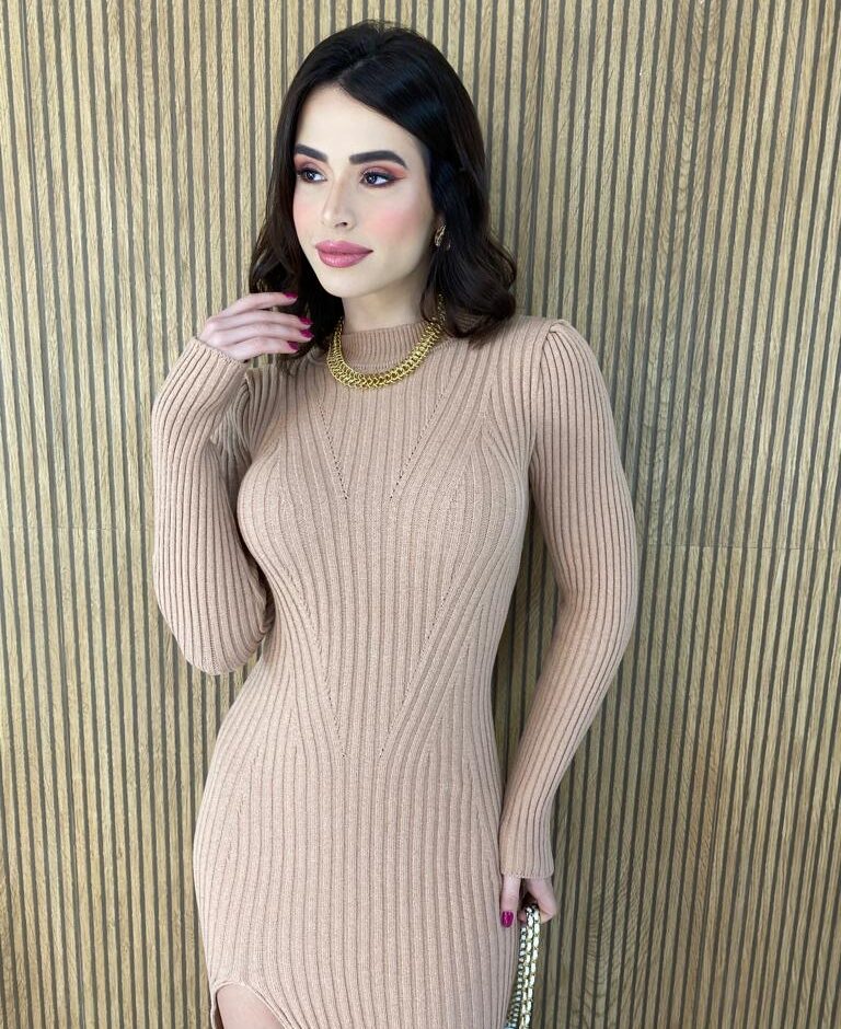 Vestido Curto Manga Longa Tricot com Fenda Lívia Bege - Fernanda Ramos Store
