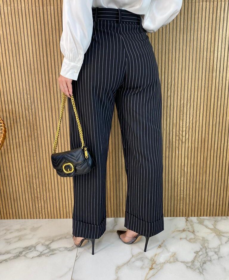 Calça Feminina Reta Risca de Giz Preta - Fernanda Ramos Store