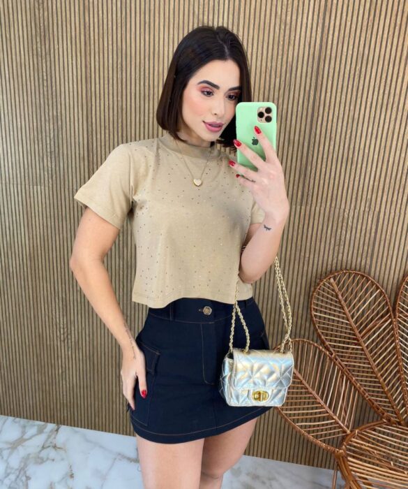 Cropped Feminino Manga Curta com Aplicações Bege - Fernanda Ramos Store