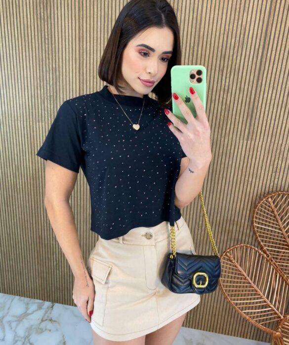 Cropped Feminino Manga Curta com Aplicações Preto - Fernanda Ramos Store