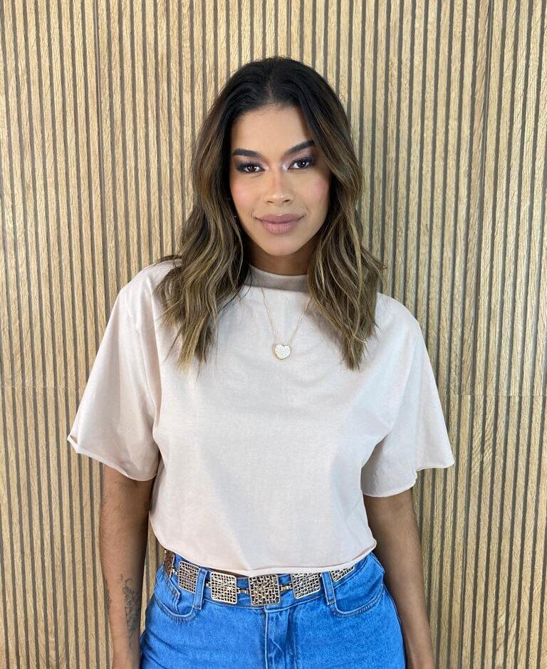 Cropped Feminino Manga Curta Liz Bege - Fernanda Ramos Store