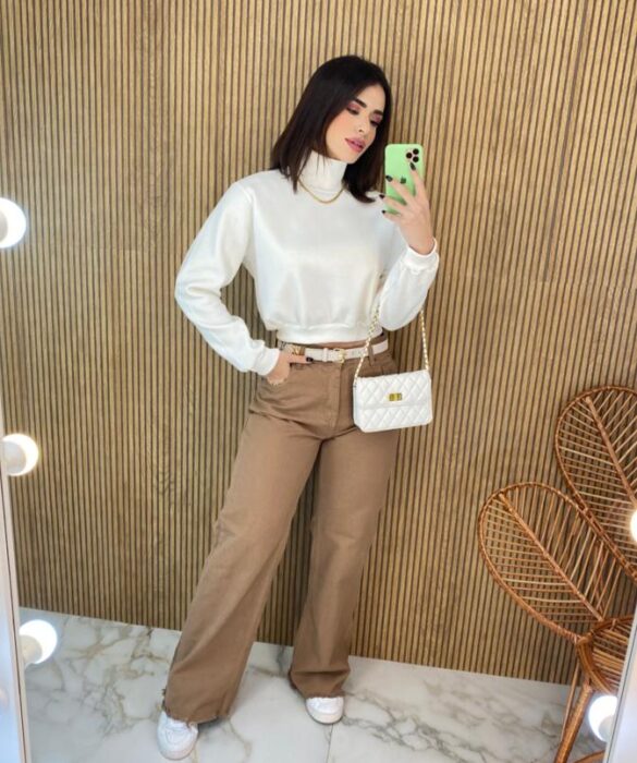 Moletom Flanelado Cropped com Gola Off White - Fernanda Ramos Store