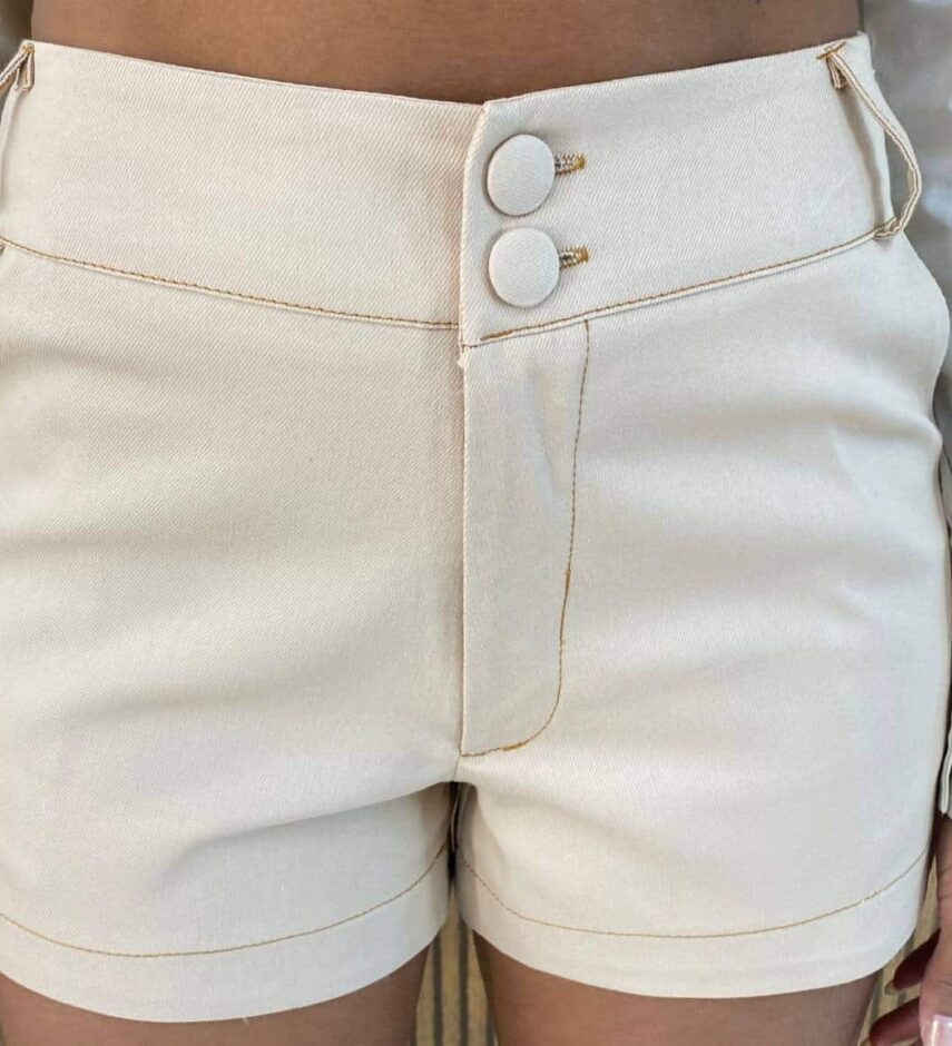 Short Feminino com 2 Botões Detalhe na Lateral Cru - Fernanda Ramos Store