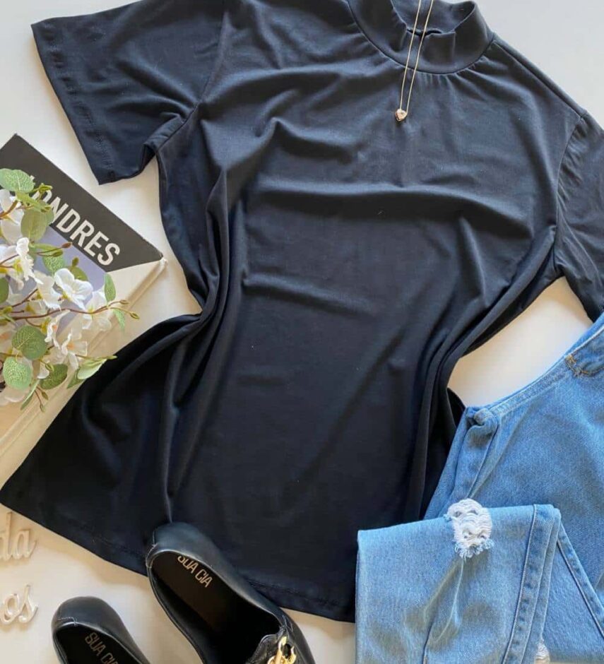 T-shirt Manga Curta Plus Size com Gola Preta - Fernanda Ramos Store