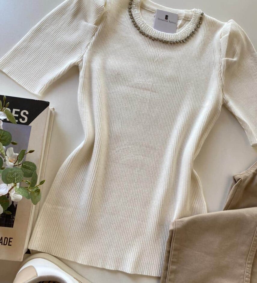 Blusa Feminina Manga Curta Modal com Aplicações Off White - Fernanda Ramos Store