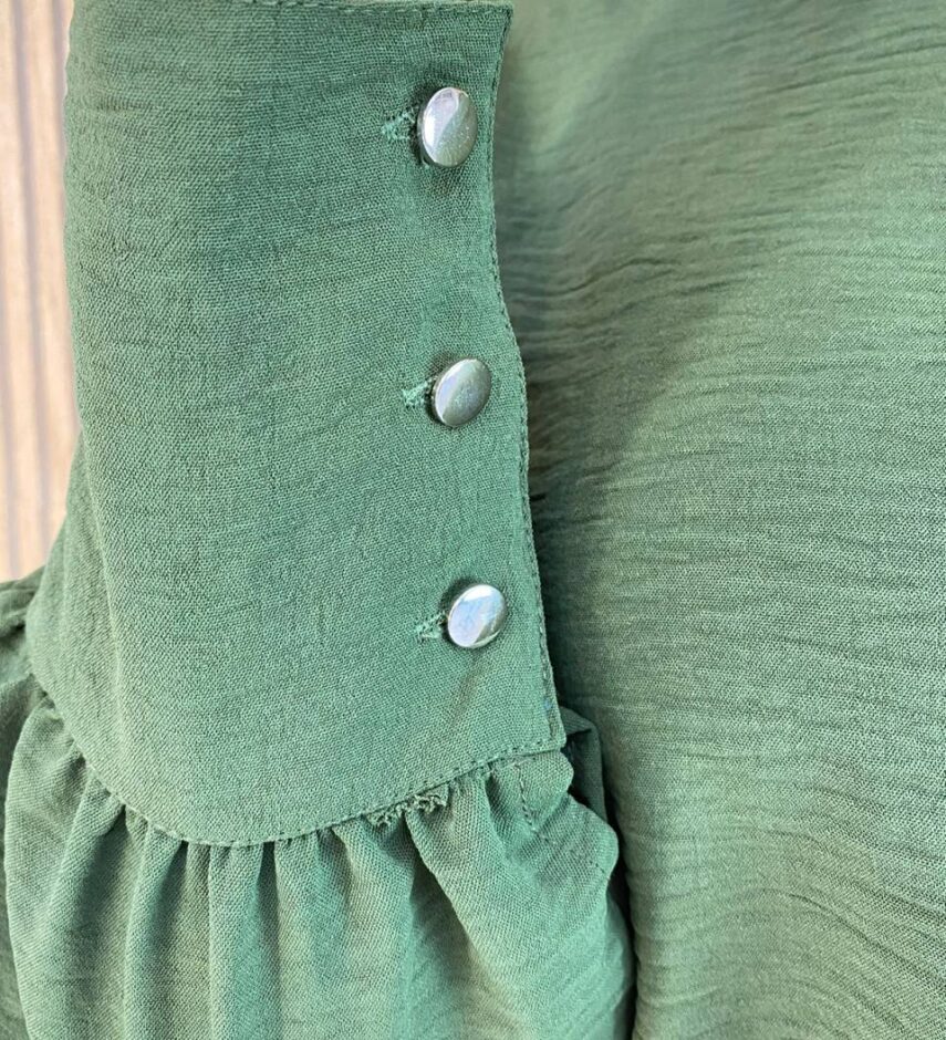 Blusa Feminina Manga Longa Botões nas Mangas Verde Militar - Fernanda Ramos Store