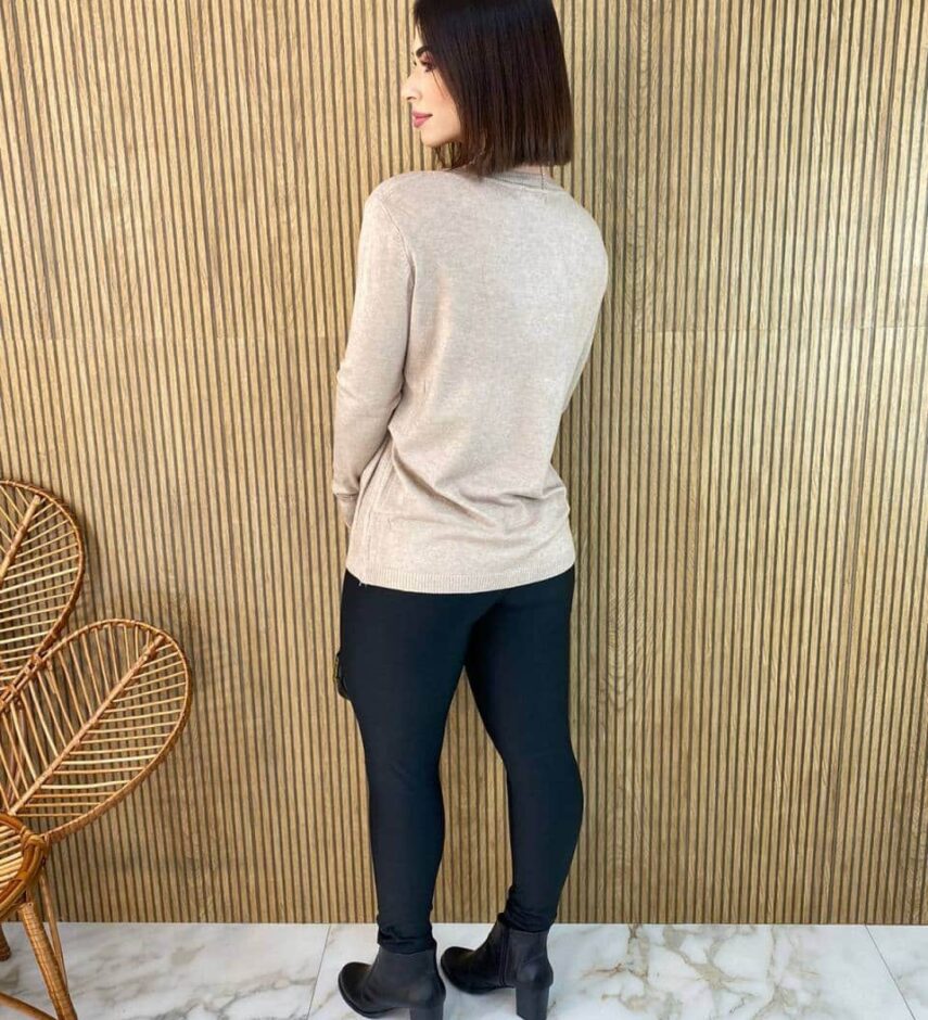 fernandaramosstore com br blusa feminina modal manga longa mila com bolsos bege 4