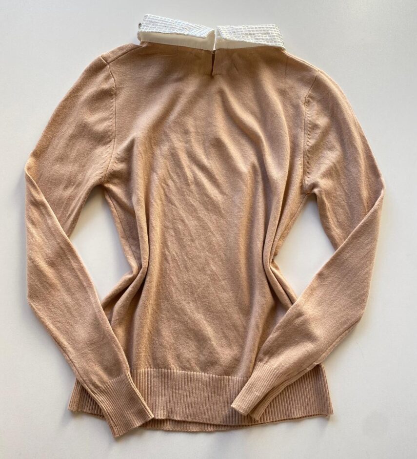 fernandaramosstore com br Blusa Manga Longa Modal Isis com Aplicação na Gola Bege 2
