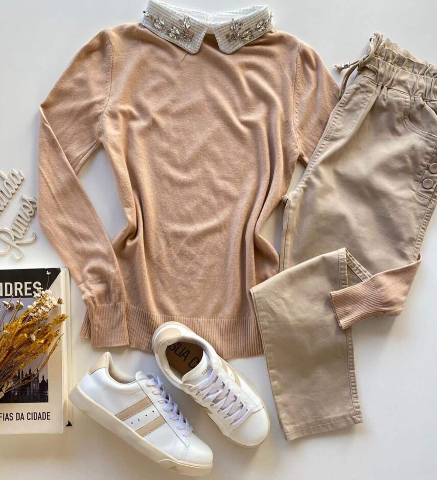 Blusa Manga Longa Modal Isis com Aplicação na Gola Bege Fernanda Ramos Store