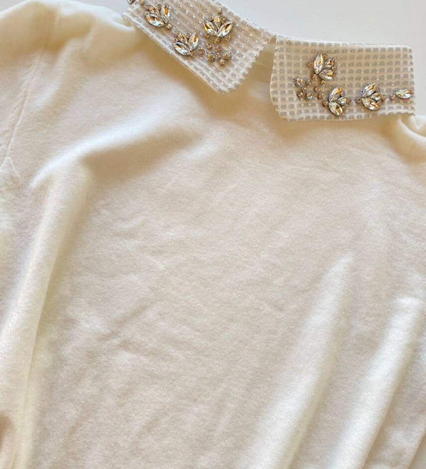 Blusa Manga Longa Modal Isis com Aplicação na Gola Off White - Fernanda Ramos Store