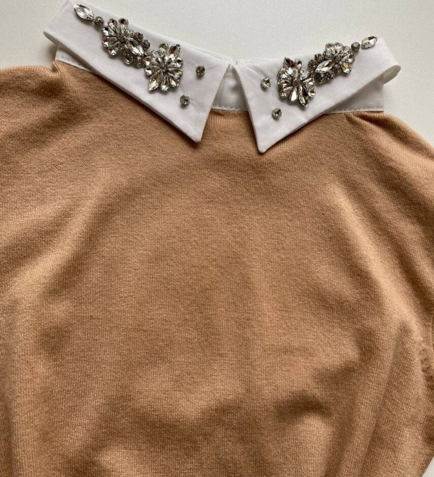 fernandaramosstore com br blusa modal com aplicacao e gravatinha removivel bege 4