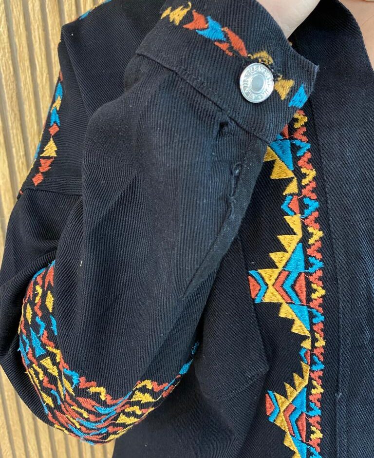 fernandaramosstore com br camisa feminina jeans com detalhes preta 5