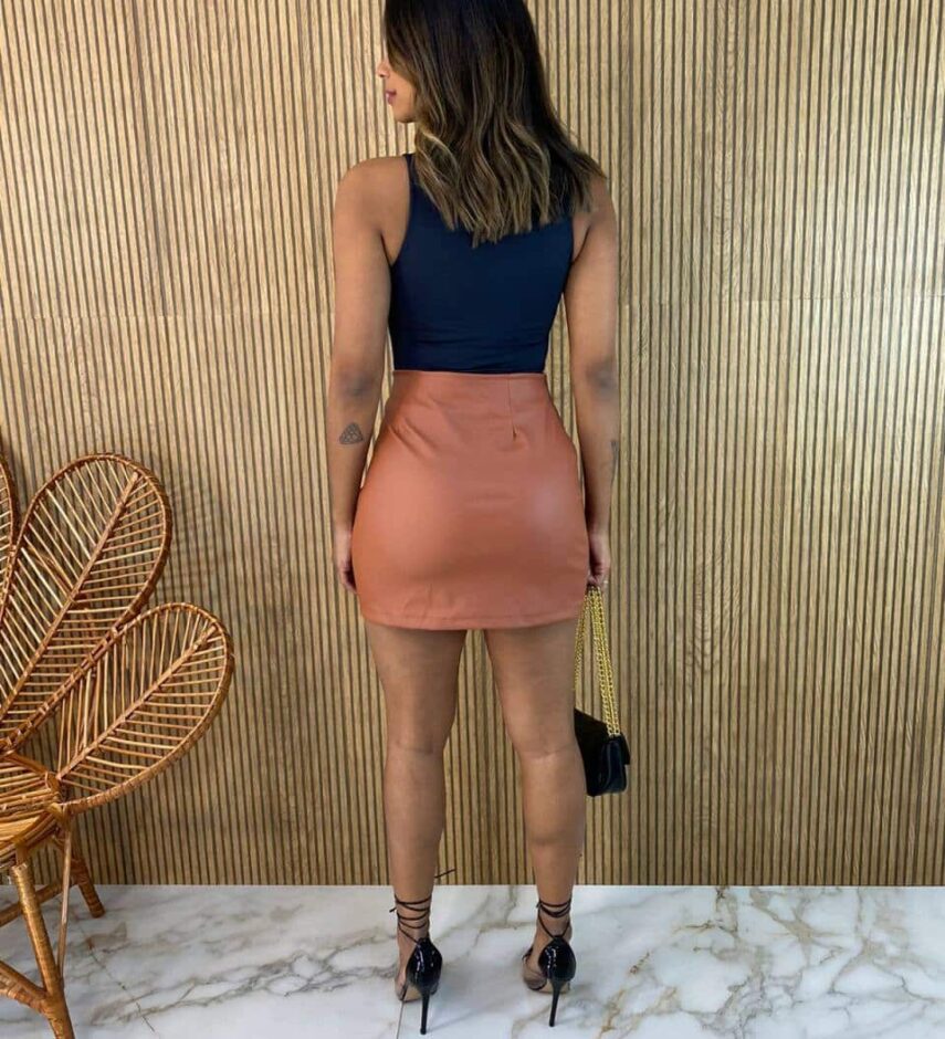 Saia Curta Feminina Couro Eco Juliana Marrom - Fernanda Ramos Store