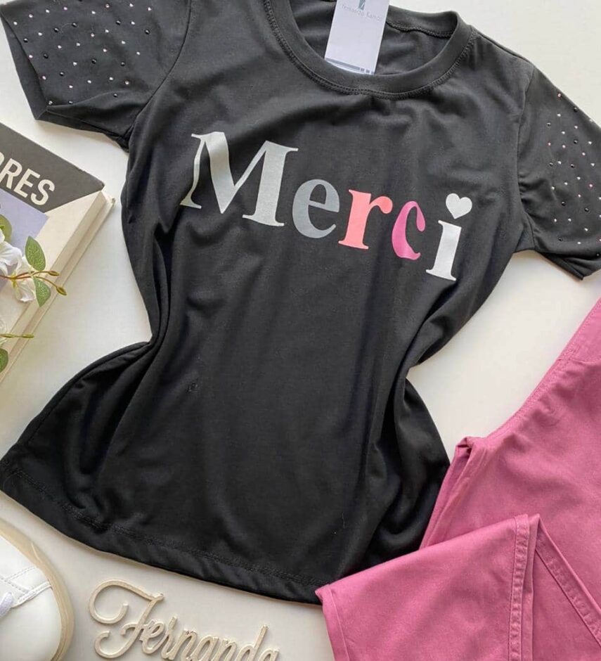 T-shirt Manga Curta com Aplicações Merci Preta - Fernanda Ramos Store