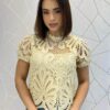 Blusa Feminina Manga Curta Lara Guipir Bege - Fernanda Ramos Store