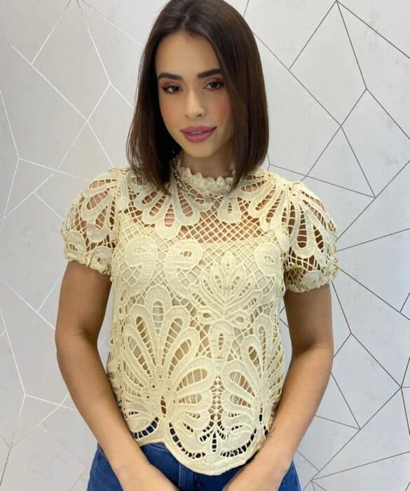 Blusa Feminina Manga Curta Lara Guipir Bege - Fernanda Ramos Store