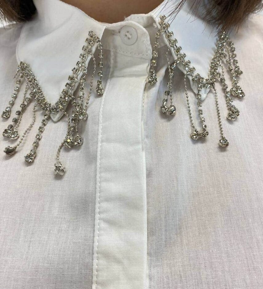 Camisa Feminina Manga Curta com Aplicações Branca - Fernanda Ramos Store