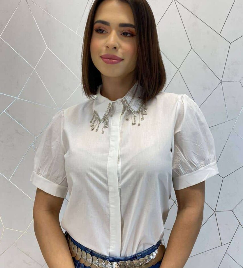 Camisa Feminina Manga Curta com Aplicações Branca - Fernanda Ramos Store