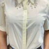 Camisa Feminina Manga Curta com Aplicações Creme - Fernanda Ramos Store