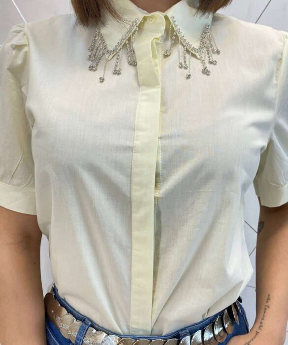 Camisa Feminina Manga Curta com Aplicações Creme - Fernanda Ramos Store