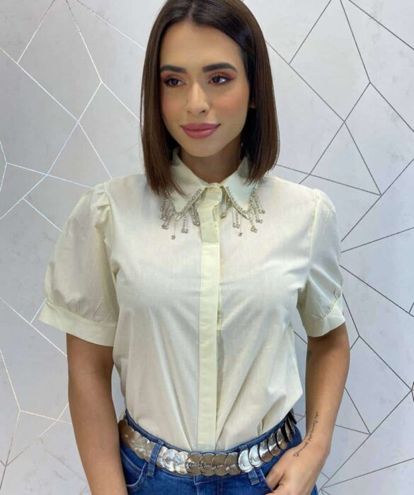 Camisa Feminina Manga Curta com Aplicações Creme - Fernanda Ramos Store