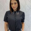 Camisa Feminina Manga Curta com Aplicações Preta - Fernanda Ramos Store