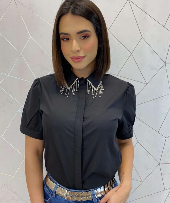 Camisa Feminina Manga Curta com Aplicações Preta - Fernanda Ramos Store