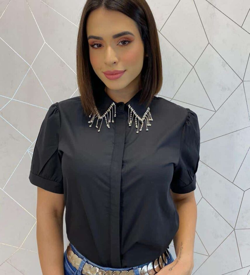 Camisa Feminina Manga Curta com Aplicações Preta - Fernanda Ramos Store
