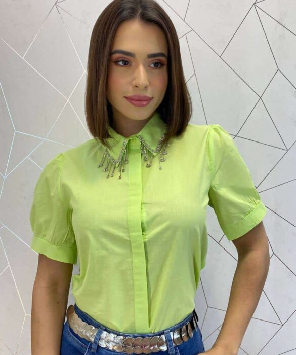 Camisa Feminina Manga Curta com Aplicações Verde Lima - Fernanda Ramos Store