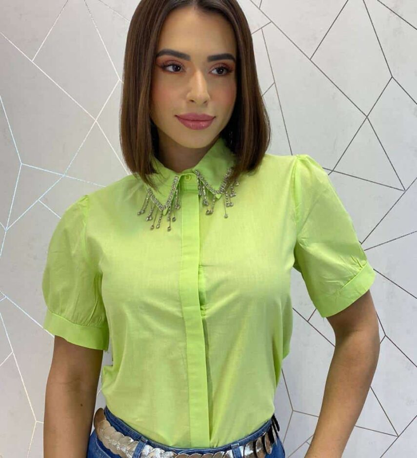 Camisa Feminina Manga Curta com Aplicações Verde Lima - Fernanda Ramos Store