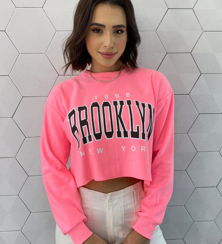 Cropped Feminino Manga Longa Moletom Brooklyn Pink Flúor - Fernanda Ramos Store