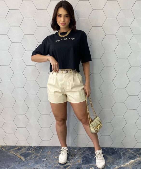 Cropped Manga Curta Enjoy The Little Things Preto - Fernanda Ramos Store