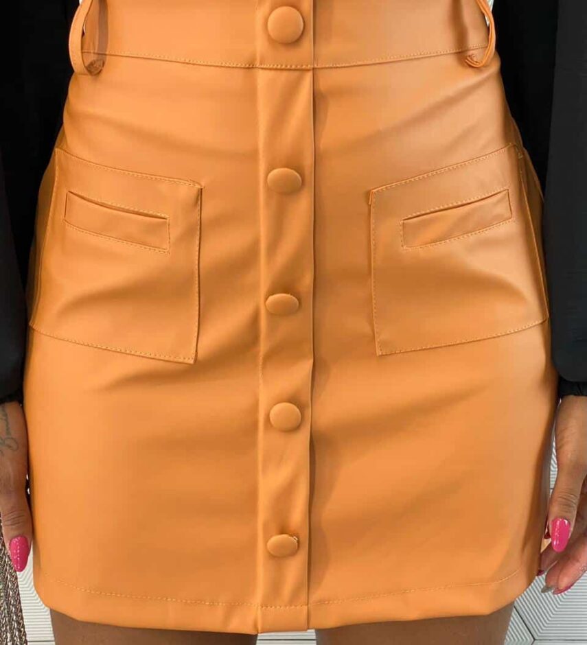 Saia Curta Feminina Couro Eco Maitê Caramelo - Fernanda Ramos Store