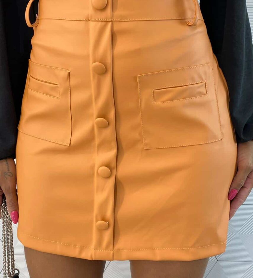 Saia Curta Feminina Couro Eco Maitê Caramelo - Fernanda Ramos Store