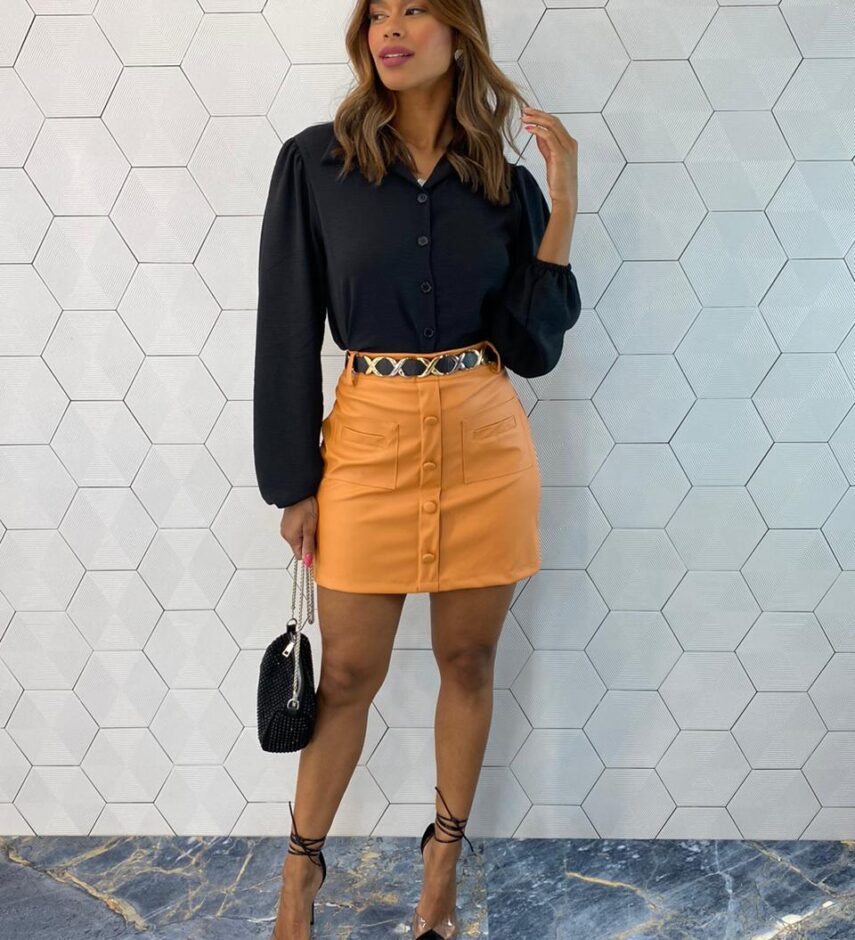 Saia Curta Feminina Couro Eco Maitê Caramelo - Fernanda Ramos Store