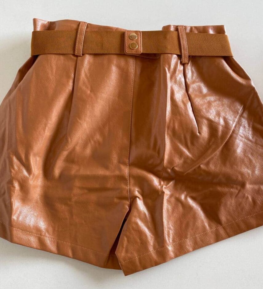 Short Feminino Couro Eco Liz com Cinto Caramelo - Fernanda Ramos Store