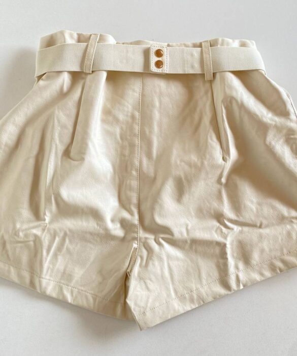 Short Feminino Couro Eco Liz com Cinto Off White - Fernanda Ramos Store