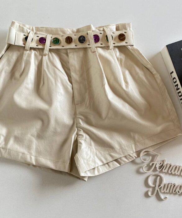 Short Feminino Couro Eco Liz com Cinto Off White - Fernanda Ramos Store