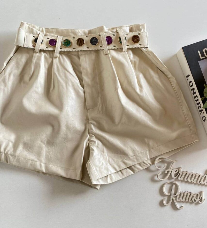 Short Feminino Couro Eco Liz com Cinto Off White - Fernanda Ramos Store