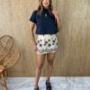 Short Saia Feminino Bordados Florais Fundo Bege - Fernanda Ramos Store