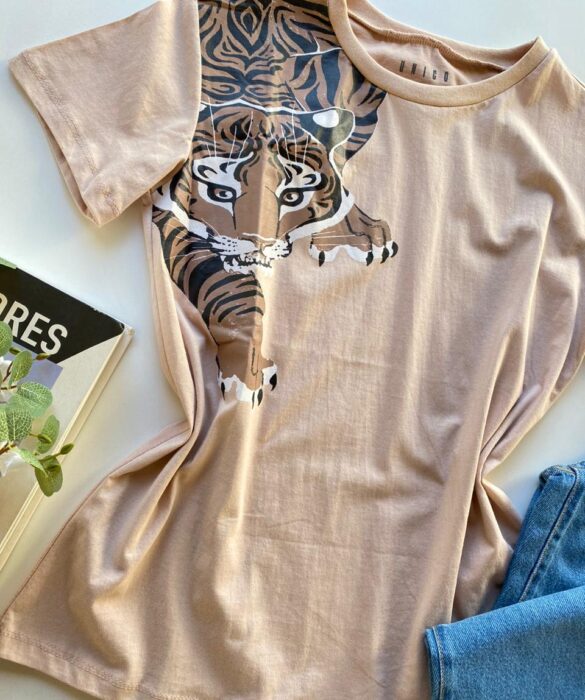 T-shirt Manga Curta Estampada Tigre Bege - Fernanda Ramos Store