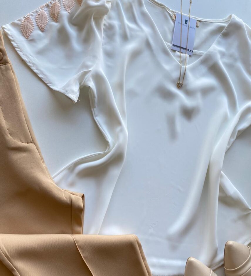 Blusa Feminina Mangas Bordadas em Folhas Branca - Fernanda Ramos Store