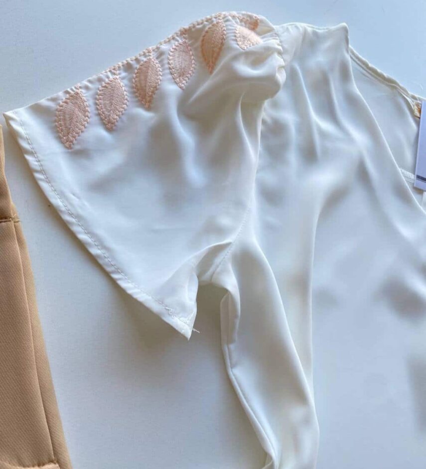 Blusa Feminina Mangas Bordadas em Folhas Branca - Fernanda Ramos Store