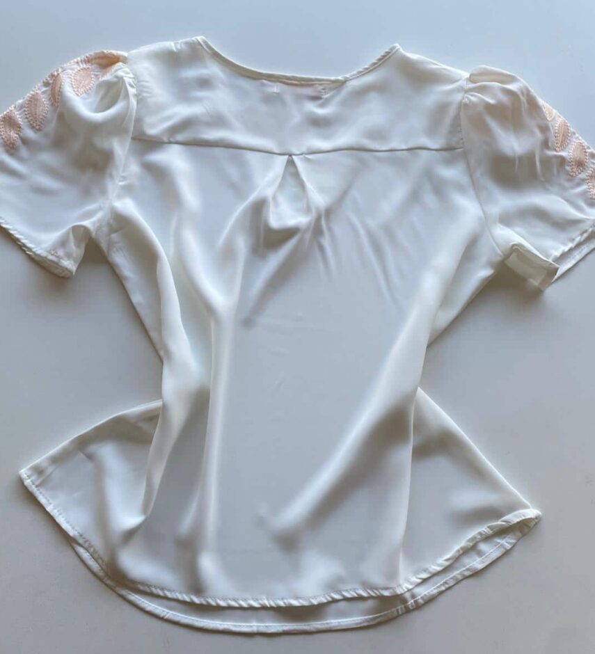 Blusa Feminina Mangas Bordadas em Folhas Branca - Fernanda Ramos Store