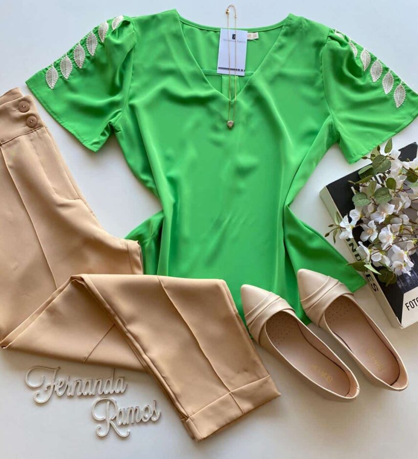Blusa Feminina Mangas Bordadas em Folhas Verde - Fernanda Ramos Store