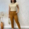 Calça Feminina Alfaiataria Heloisa Caramelo - Fernanda Ramos Store