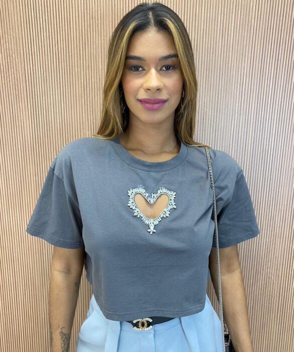 Cropped Feminino Coração Vazado com Aplicações Cinza Escuro - Fernanda Ramos Store